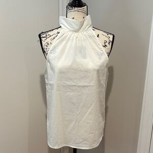 MOTIF Elegant White Sleeveless Top